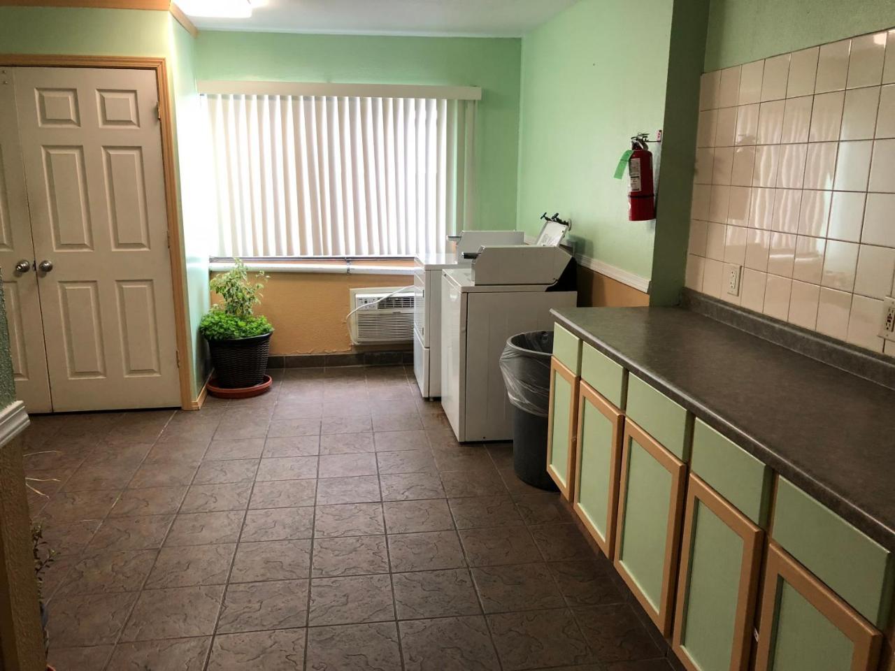 Midtown Inn Спрингфилд Экстерьер фото
