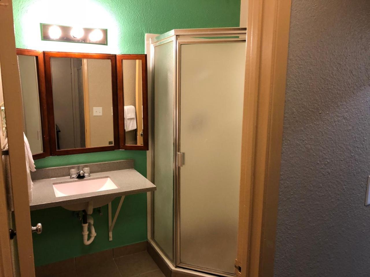 Midtown Inn Спрингфилд Экстерьер фото